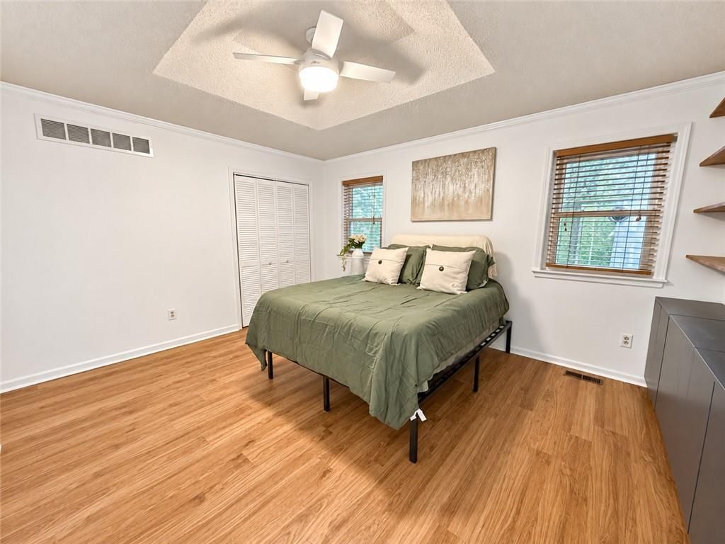 Photo 31 of 63 - 6112 N Strathbury Avenue, Kansas City, MO 64151