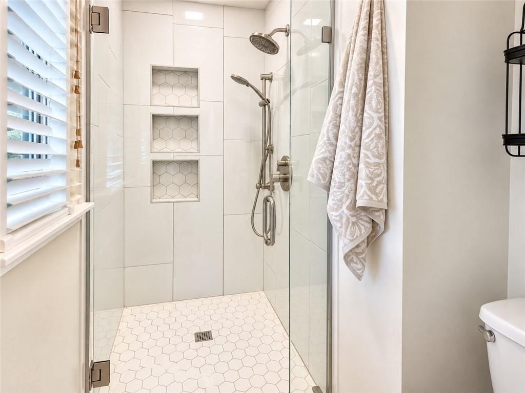 Photo 37 of 63 - 6112 N Strathbury Avenue, Kansas City, MO 64151