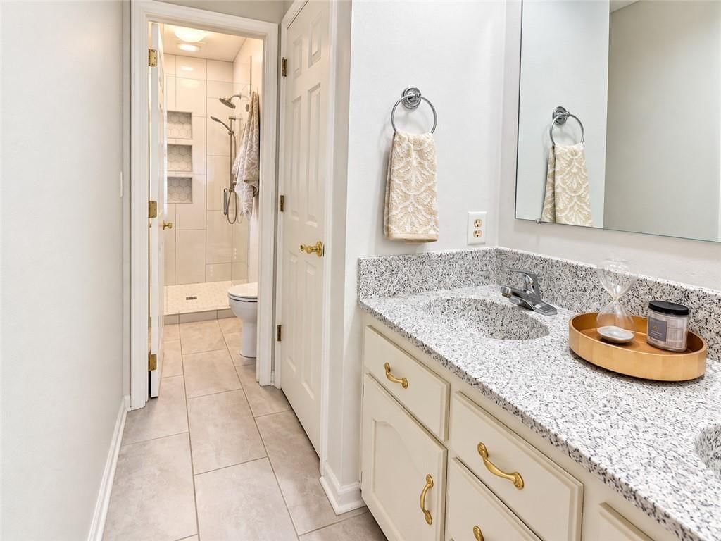 Photo 38 of 63 - 6112 N Strathbury Avenue, Kansas City, MO 64151
