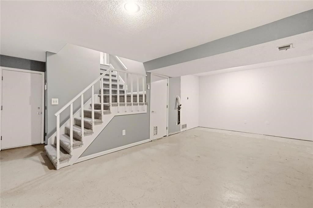 Photo 51 of 63 - 6112 N Strathbury Avenue, Kansas City, MO 64151