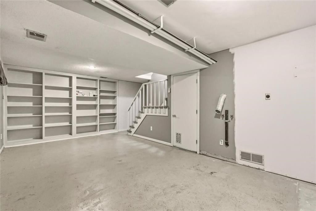 Photo 52 of 63 - 6112 N Strathbury Avenue, Kansas City, MO 64151