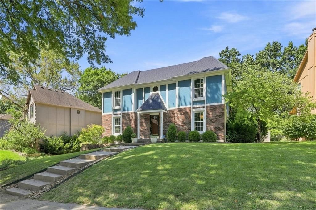 Photo 4 of 63 - 6112 N Strathbury Avenue, Kansas City, MO 64151