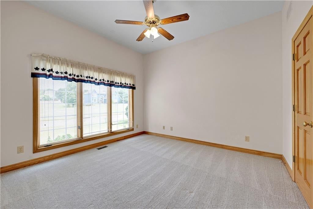 Photo 5 of 39 - 15613 Cedar Lane, Basehor, KS 66007