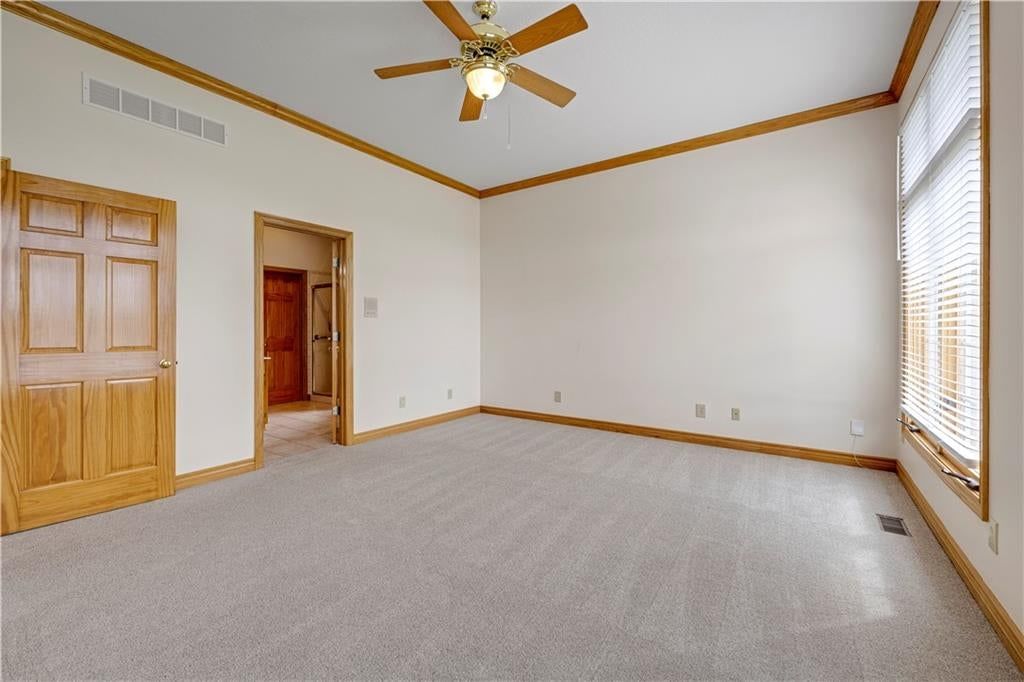 Photo 10 of 39 - 15613 Cedar Lane, Basehor, KS 66007