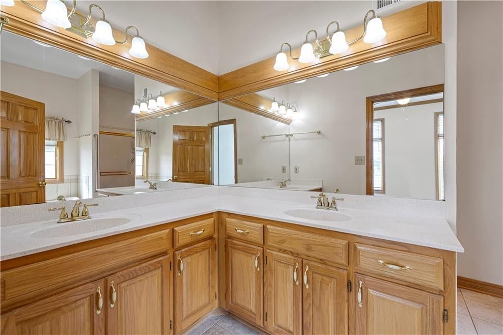 Photo 11 of 39, 15613 Cedar Lane, Basehor, KS 66007