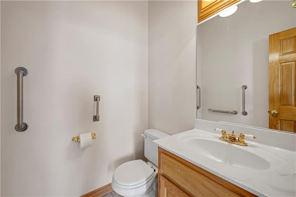 Photo 14 of 39 - 15613 Cedar Lane, Basehor, KS 66007
