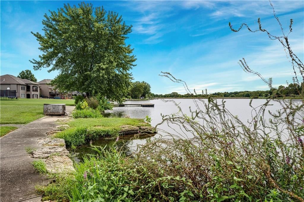 Photo 38 of 39 - 15613 Cedar Lane, Basehor, KS 66007