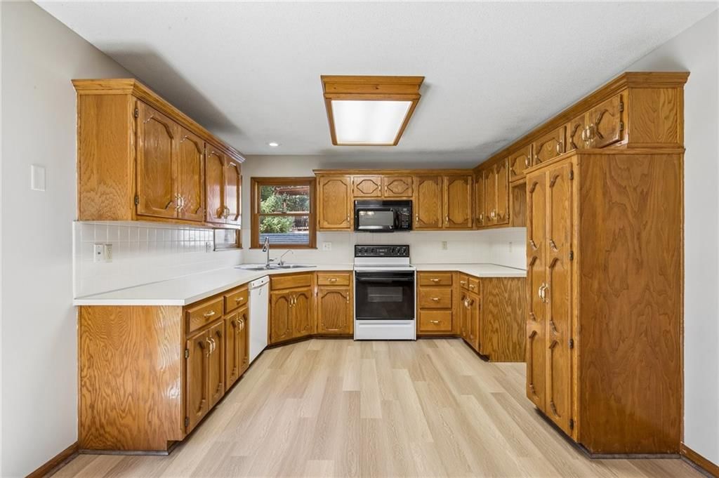 412 SE HAMILTON Court — photo 5