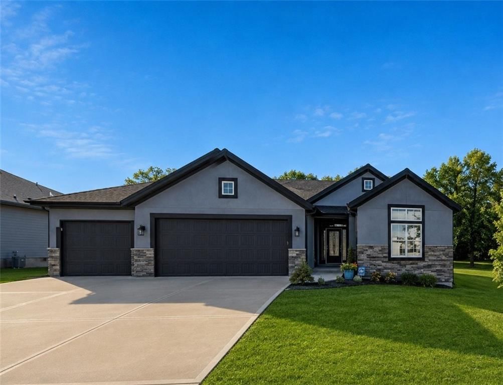 2003 Creek View Lane, Raymore, MO