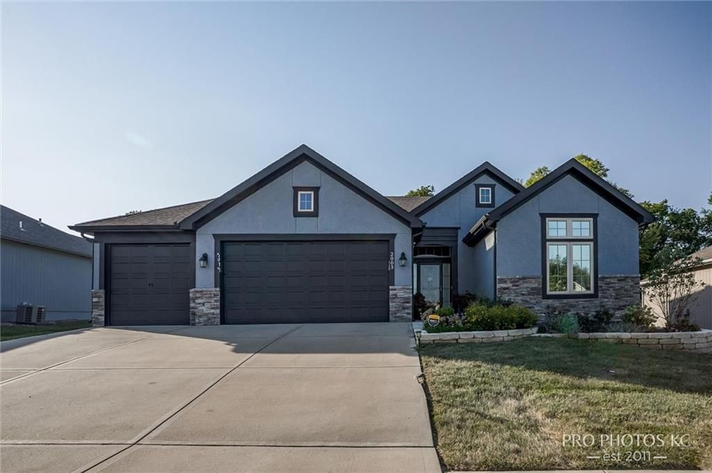 2003 Creek View Lane, Raymore, MO: listing photo 2