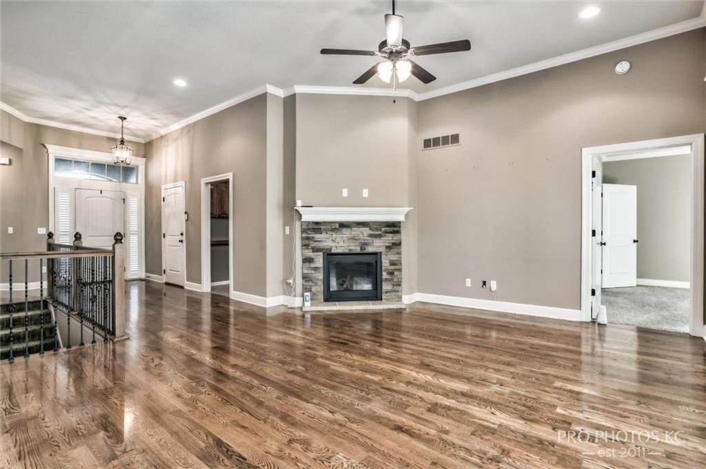 Photo 9 of 40 - 2003 Creek View Lane, Raymore, MO 64083