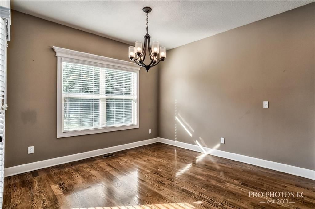 Photo 14 of 40 - 2003 Creek View Lane, Raymore, MO 64083