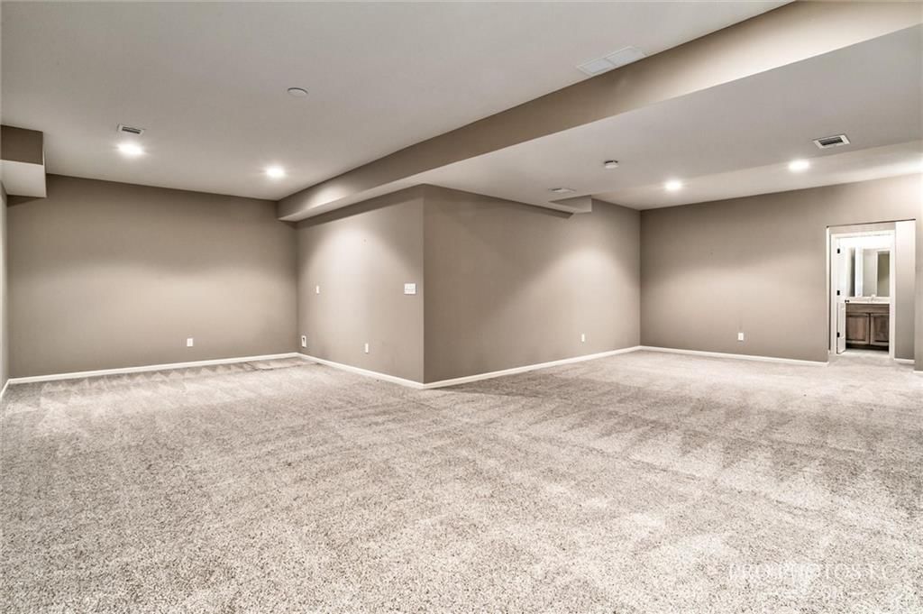 Photo 30 of 40 - 2003 Creek View Lane, Raymore, MO 64083