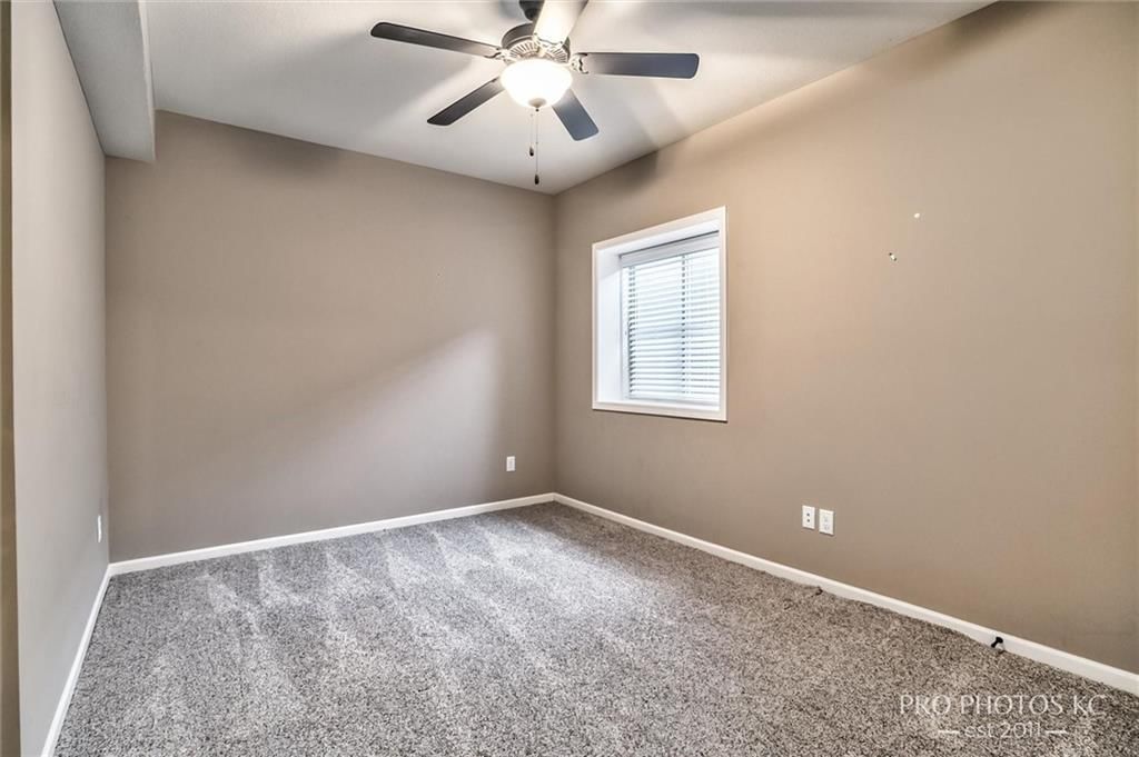 Photo 31 of 40 - 2003 Creek View Lane, Raymore, MO 64083