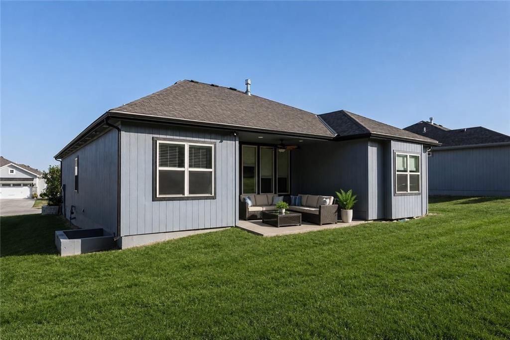 Photo 33 of 40 - 2003 Creek View Lane, Raymore, MO 64083