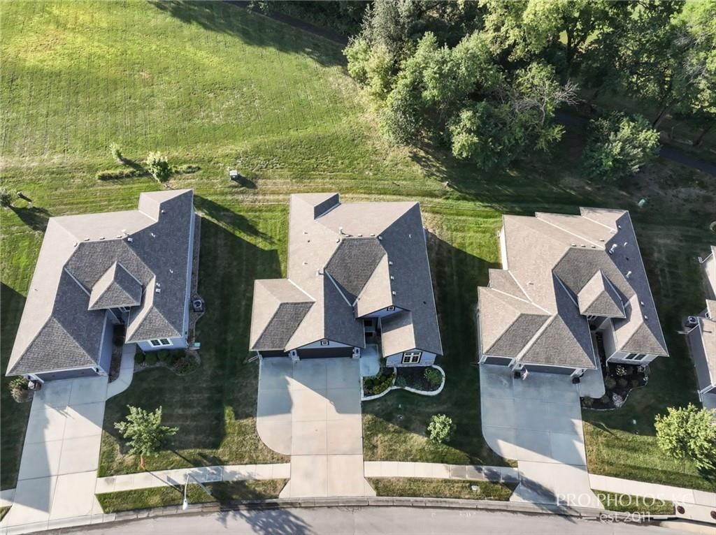 Photo 35 of 40 - 2003 Creek View Lane, Raymore, MO 64083