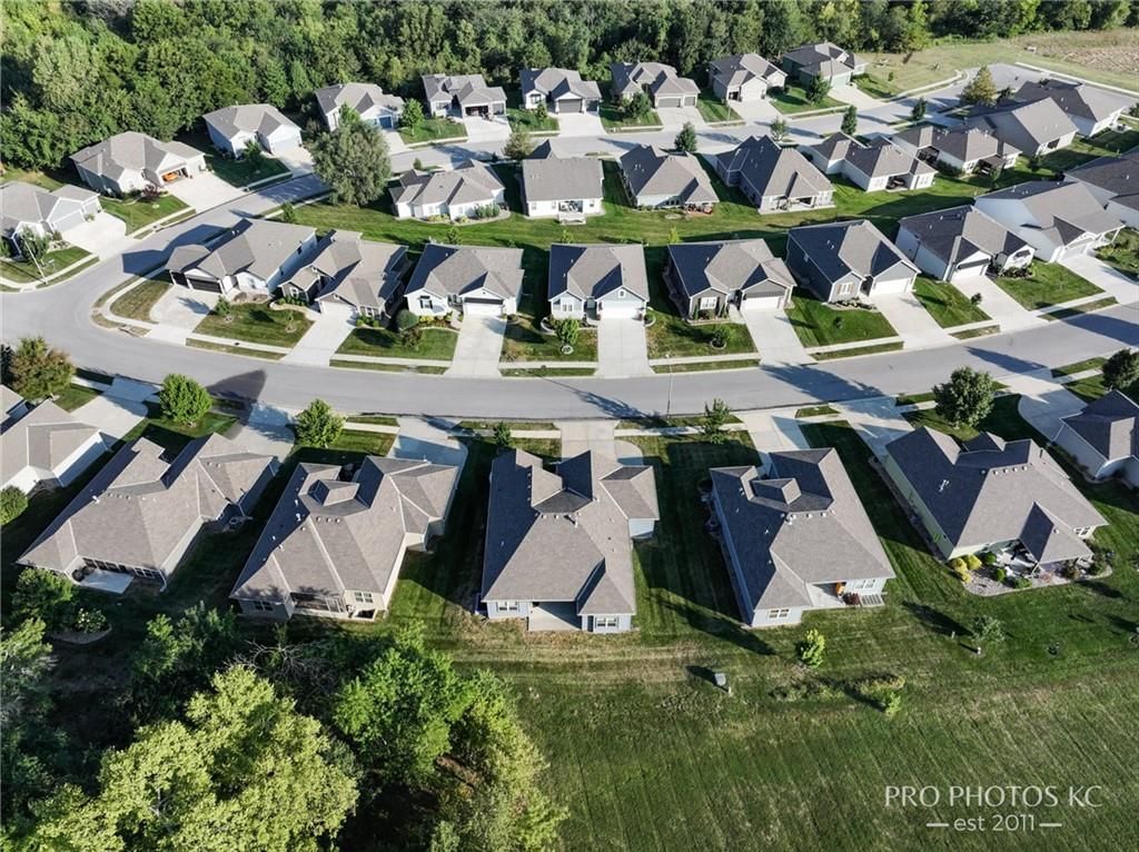 Photo 37 of 40 - 2003 Creek View Lane, Raymore, MO 64083