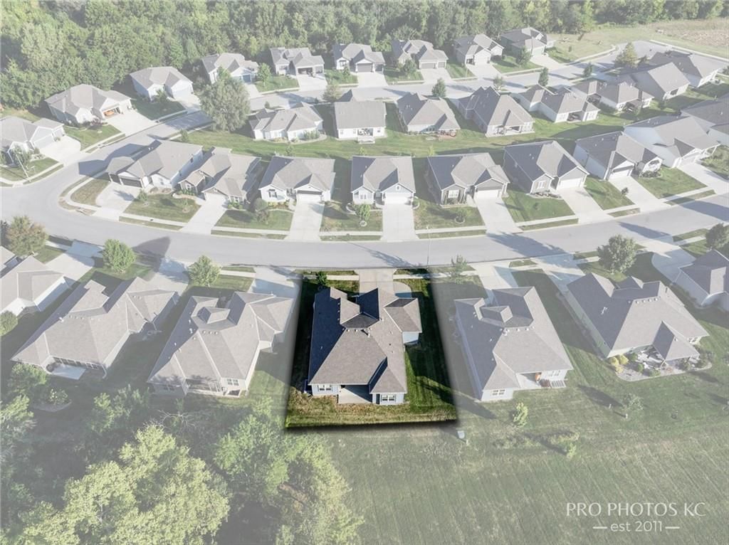 Photo 39 of 40 - 2003 Creek View Lane, Raymore, MO 64083