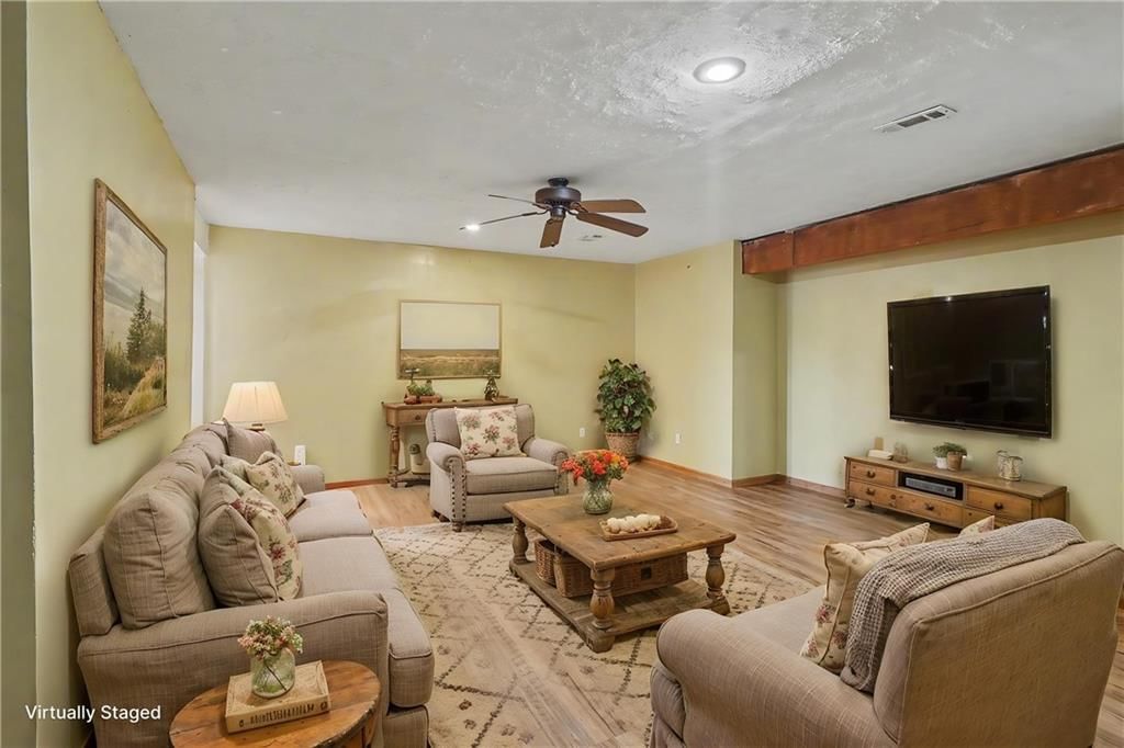 1003 Lisa Court — photo 29