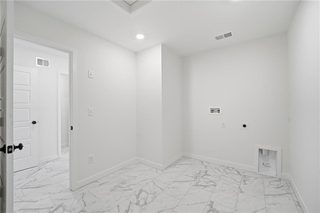 Photo 18 of 22 - 1521 Portsmouth Lane, Raymore, MO 64083