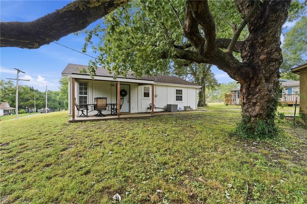 1404 Shawnee Street — photo 15