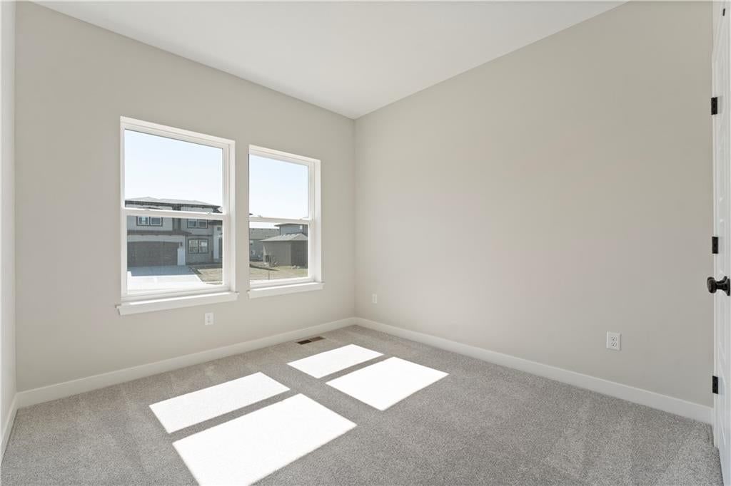 Photo 15 of 19 - 1525 Portsmouth Lane, Raymore, MO 64083