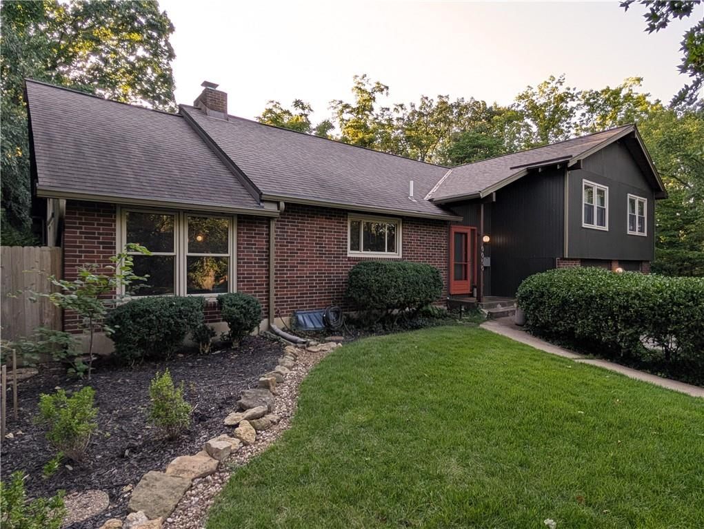 10050 Roe Avenue — photo 2