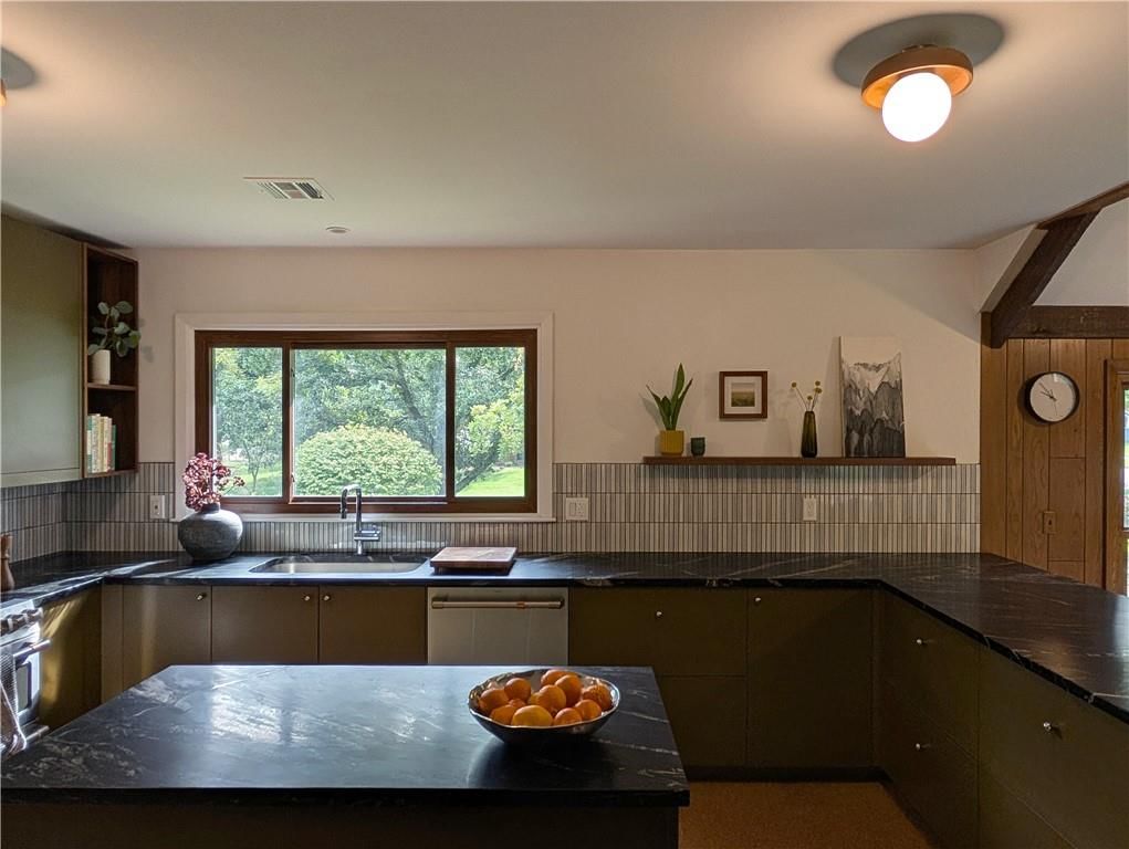 10050 Roe Avenue — photo 9