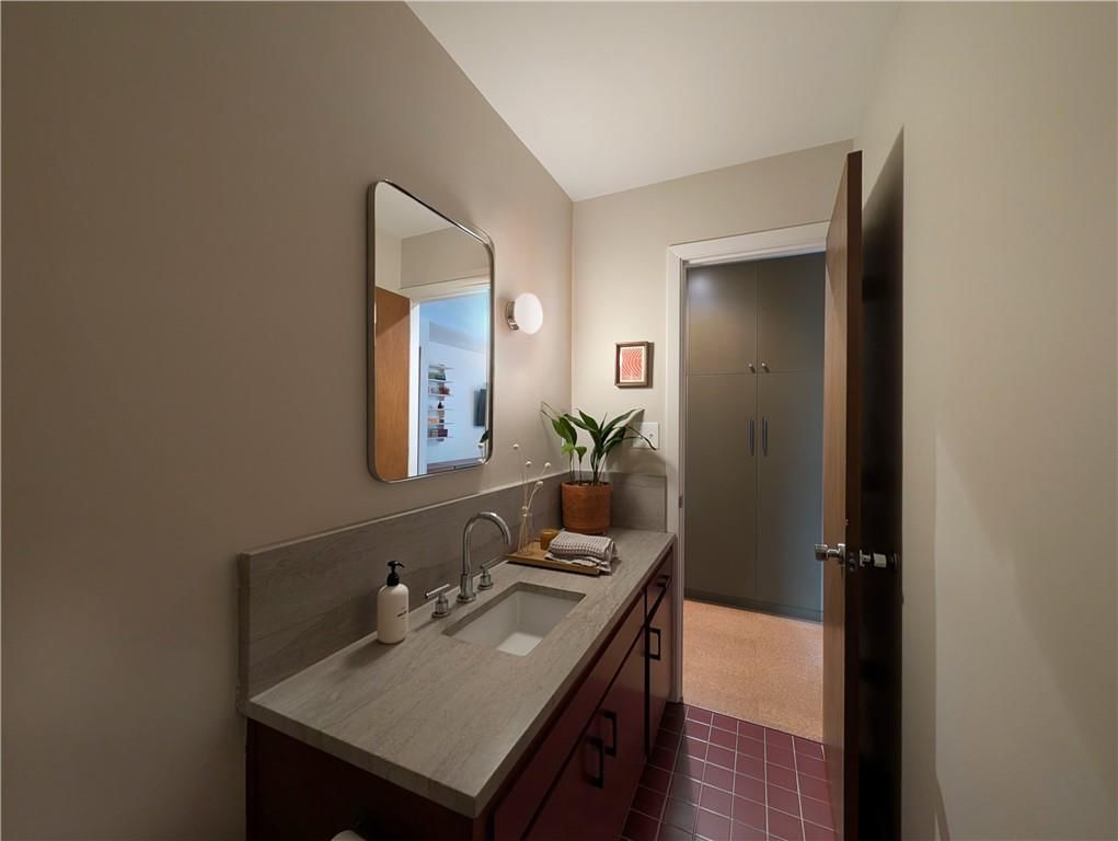 10050 Roe Avenue — photo 26
