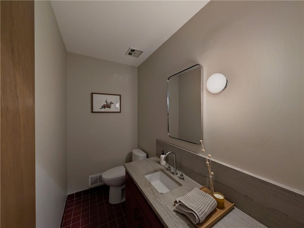 10050 Roe Avenue — photo 27