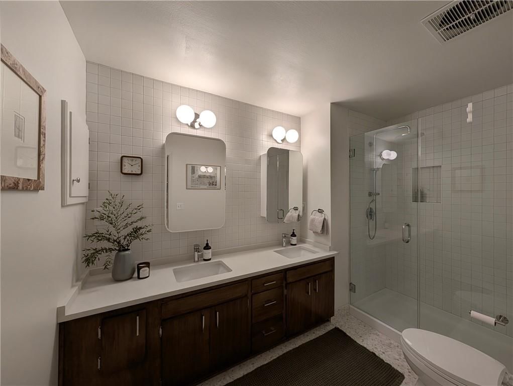 10050 Roe Avenue — photo 32