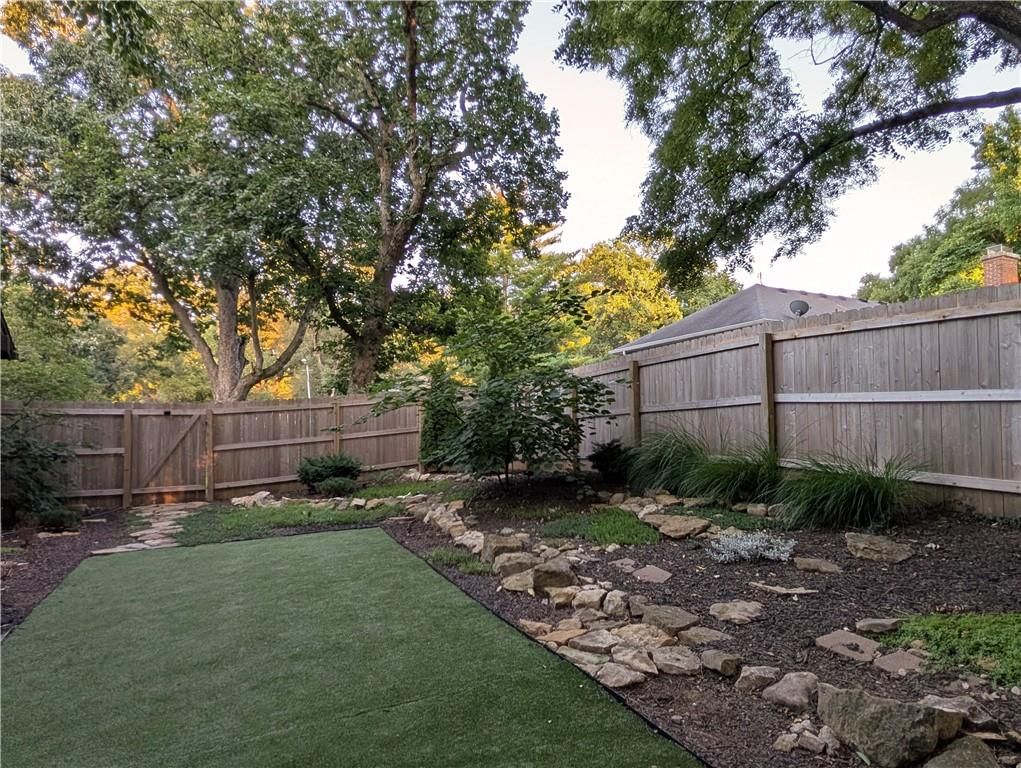 10050 Roe Avenue — photo 44