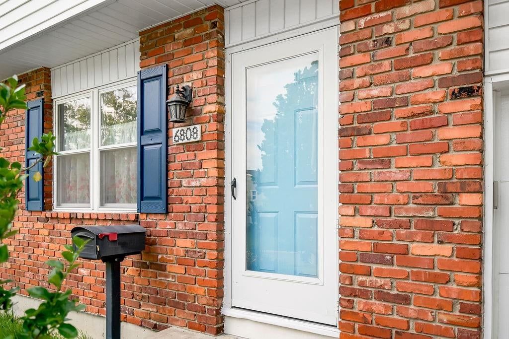6808 N Askew Avenue, Gladstone, MO: listing photo 2