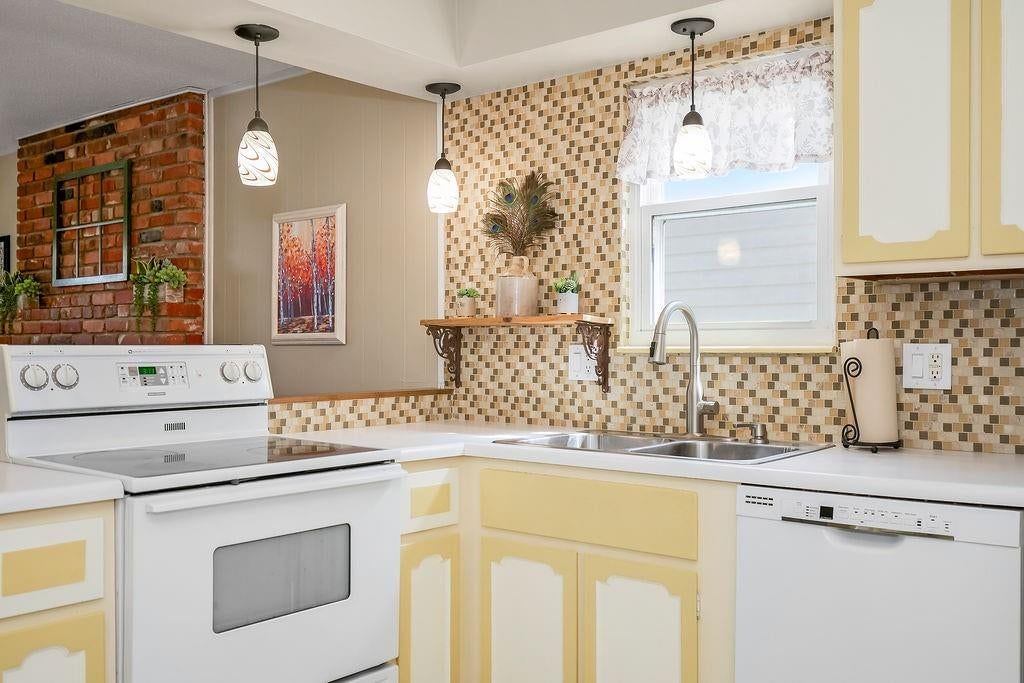 Photo 10 of 33 - 6808 N Askew Avenue, Gladstone, MO 64119