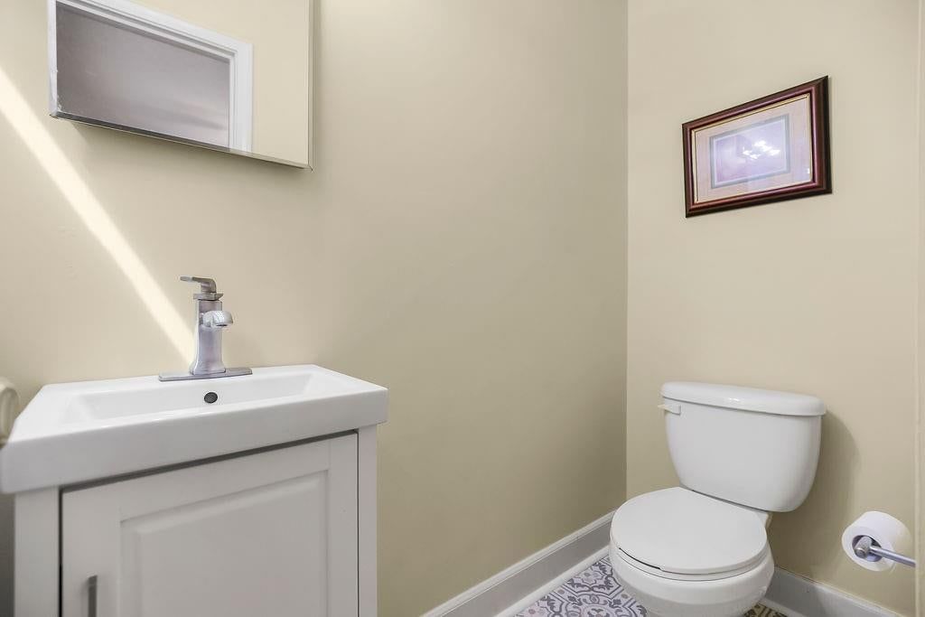 Photo 19 of 33 - 6808 N Askew Avenue, Gladstone, MO 64119