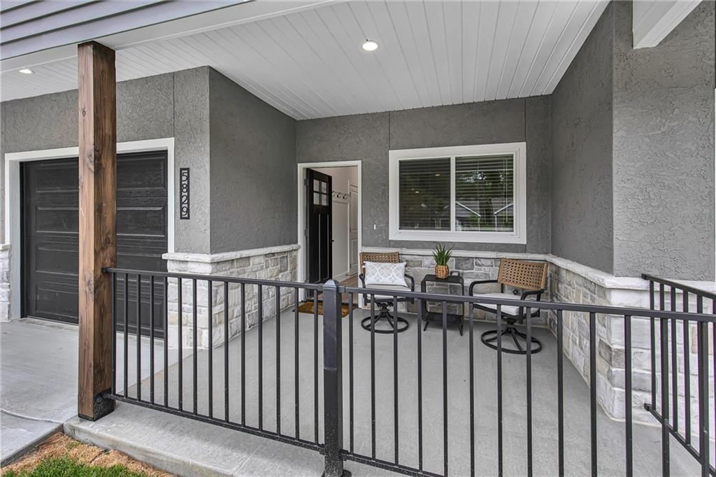 Photo 4 of 48 - 5821 Hunter Court, Raytown, MO 64133