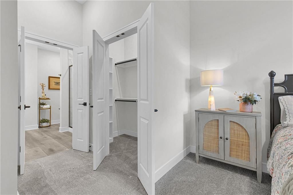 Photo 12 of 48 - 5821 Hunter Court, Raytown, MO 64133