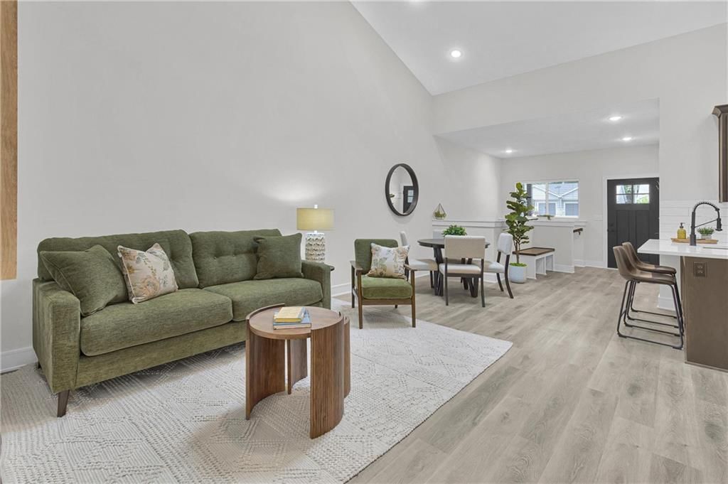 Photo 27 of 48 - 5821 Hunter Court, Raytown, MO 64133