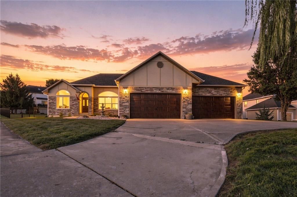 417 SE Hackamore Court, Lee's Summit, MO