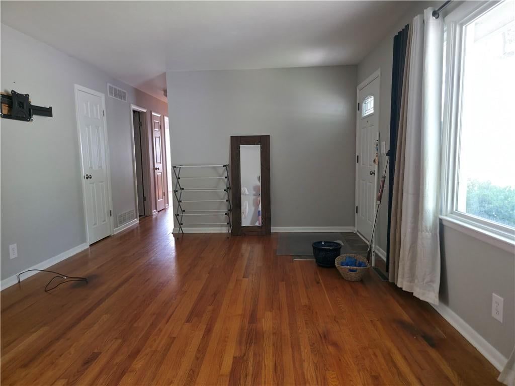 Photo 8 of 44 - 2623 Vernon Street, North Kansas City, MO 64116