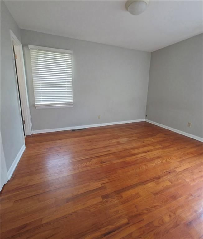 Photo 12 of 44 - 2623 Vernon Street, North Kansas City, MO 64116