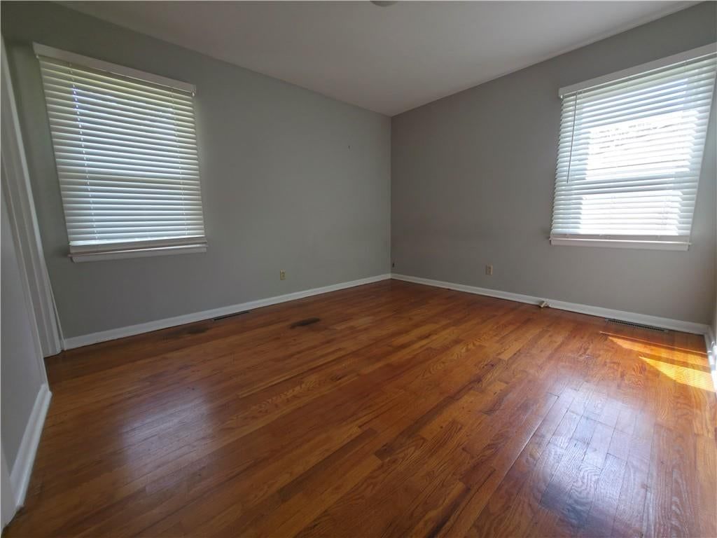 Photo 13 of 44 - 2623 Vernon Street, North Kansas City, MO 64116