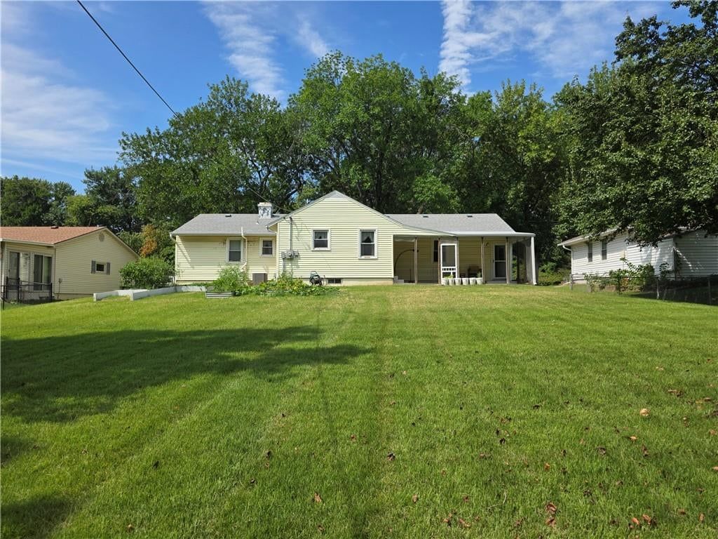 Photo 20 of 44 - 2623 Vernon Street, North Kansas City, MO 64116