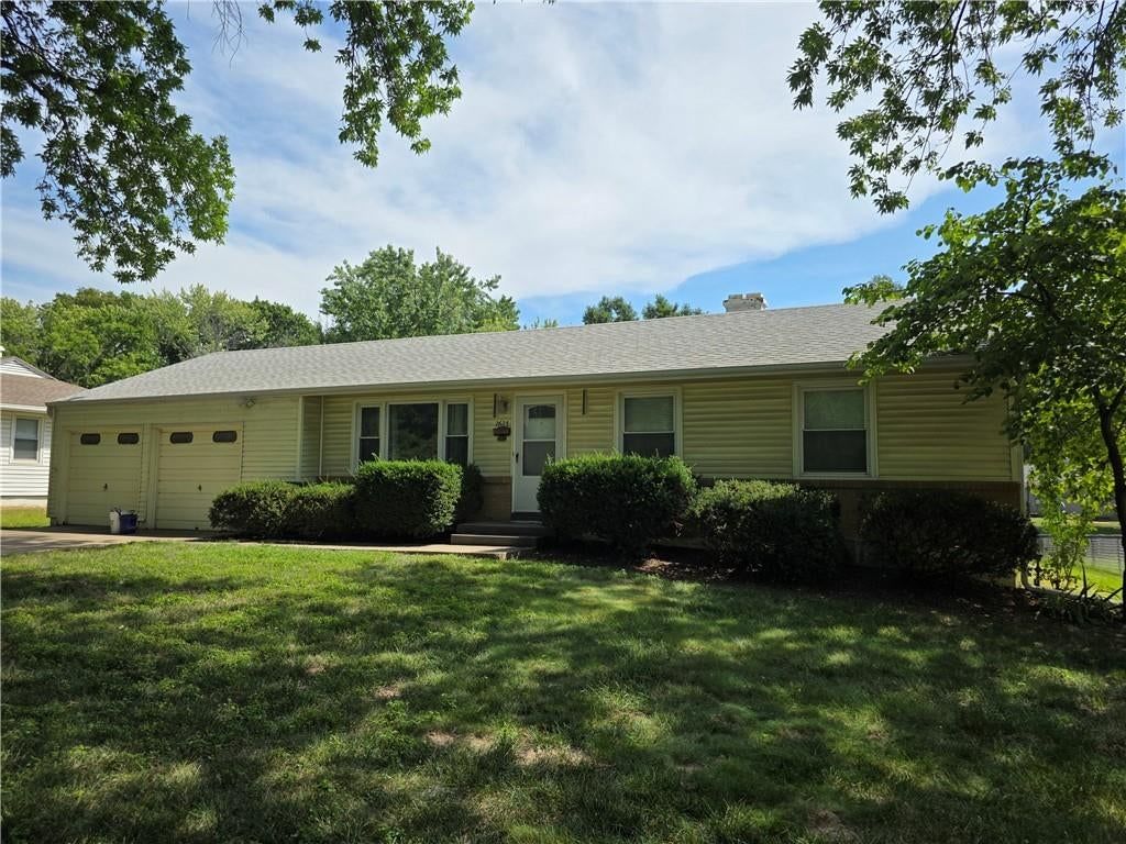 Photo 23 of 44 - 2623 Vernon Street, North Kansas City, MO 64116