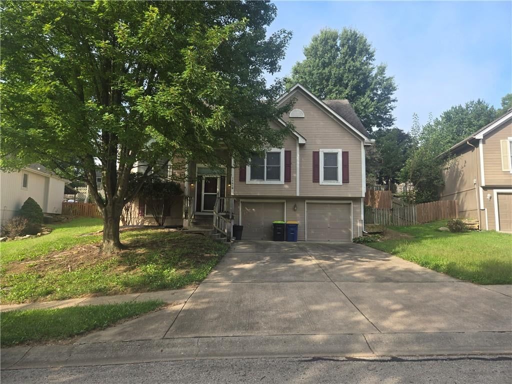 14614 Killarney Lane, Smithville, MO