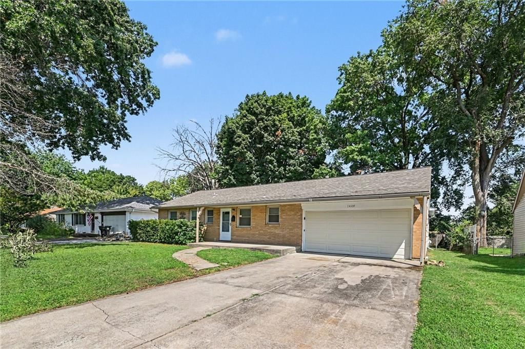 13008 E 38th Street, Independence, MO: listing photo 2