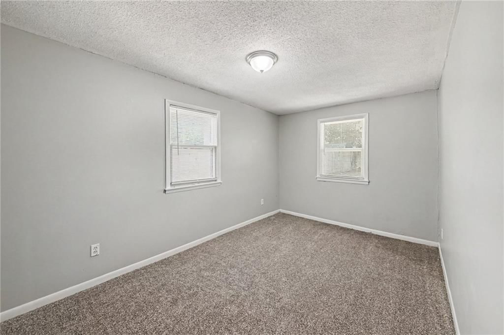 Photo 8 of 21 - 13008 E 38th Street, Independence, MO 64055