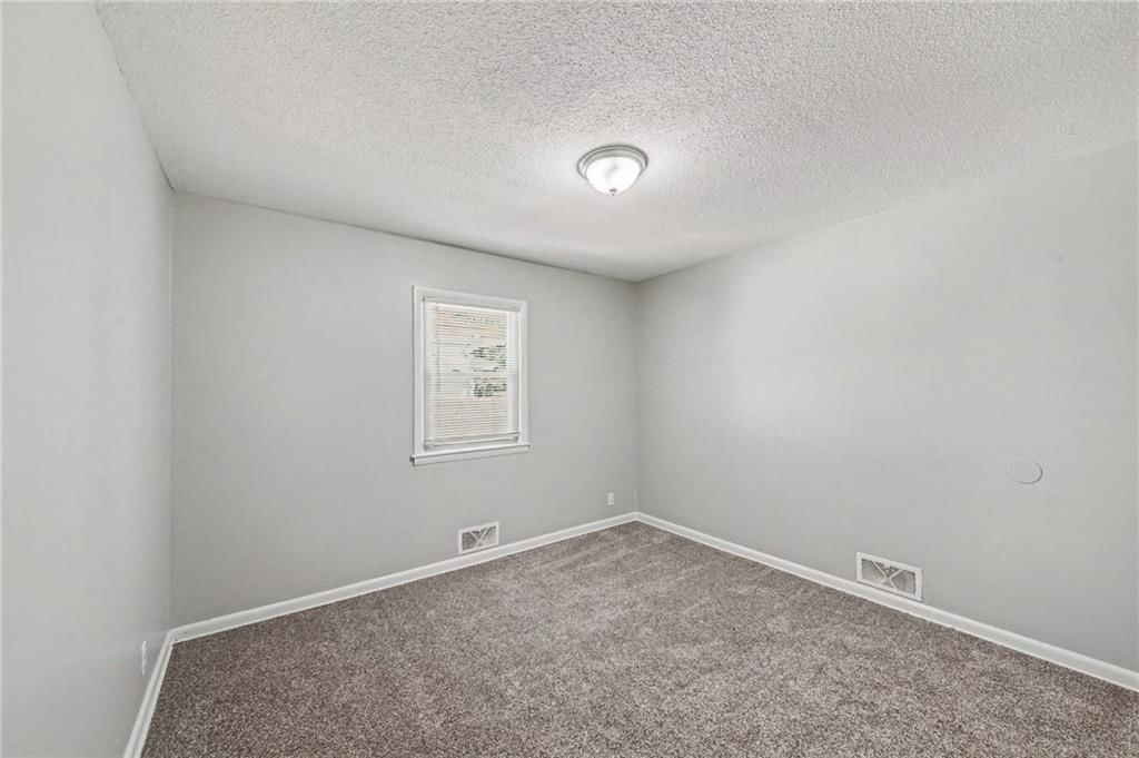 Photo 11 of 21 - 13008 E 38th Street, Independence, MO 64055