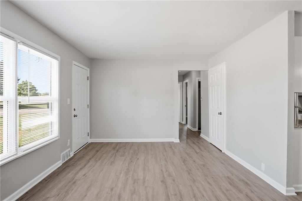 7104 Longview Road — photo 8
