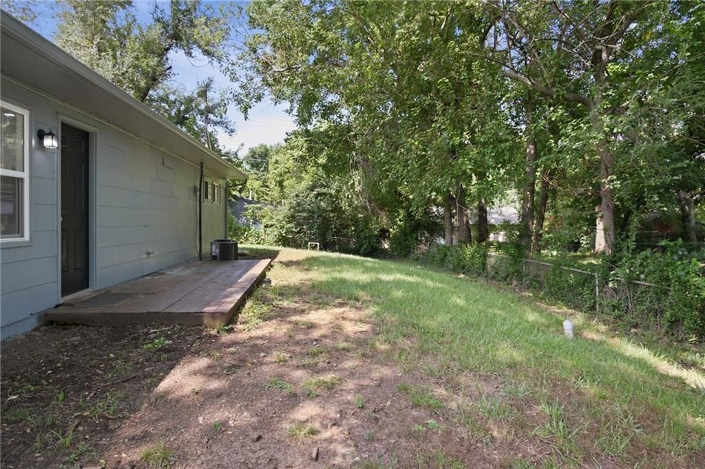 7104 Longview Road — photo 28
